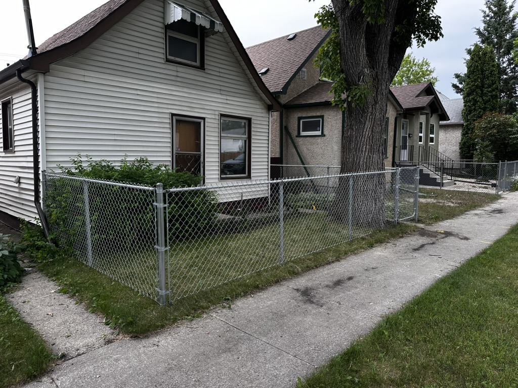 Residential chain link fence
