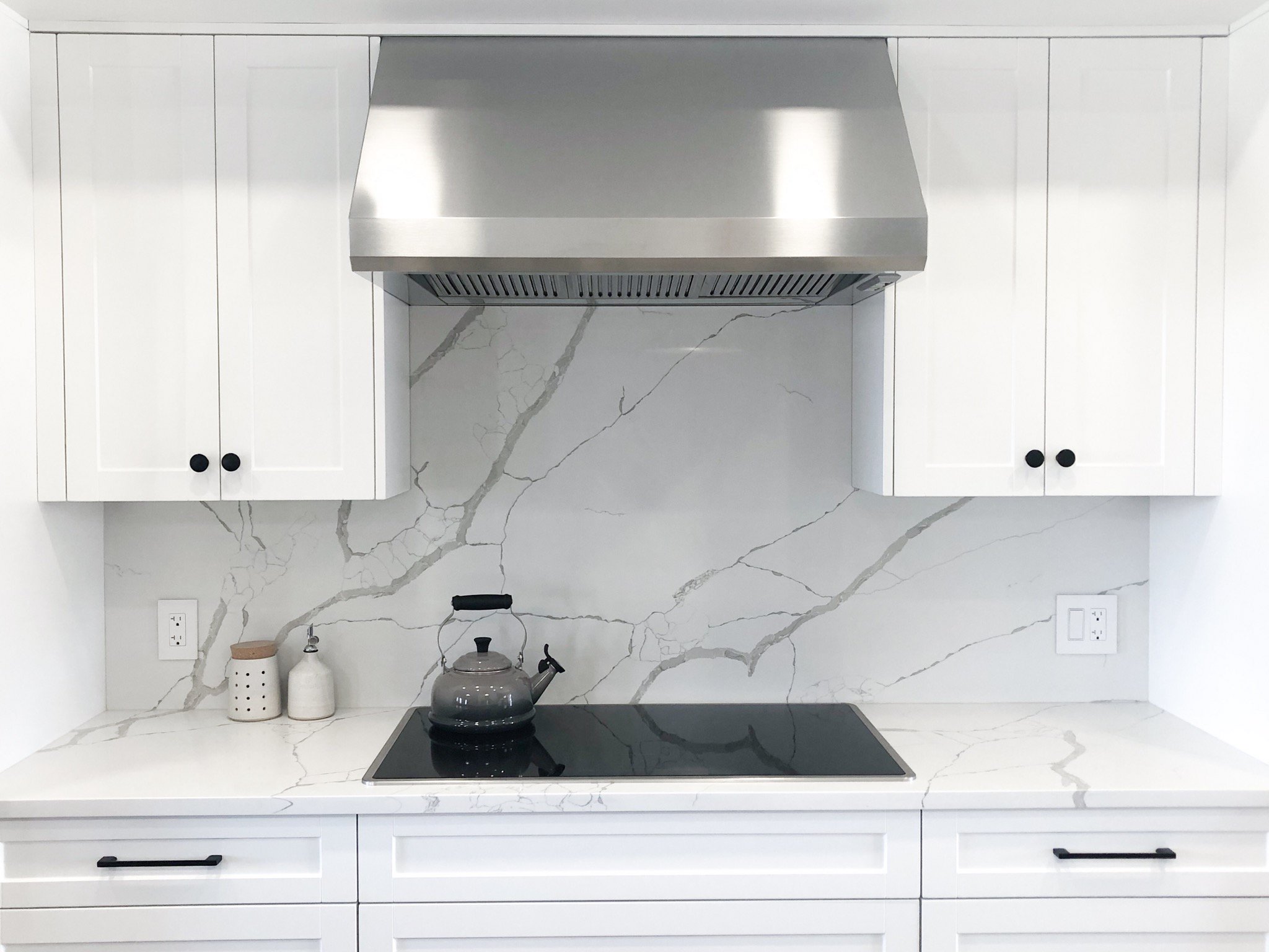 white kitchen with quartz backsplash win