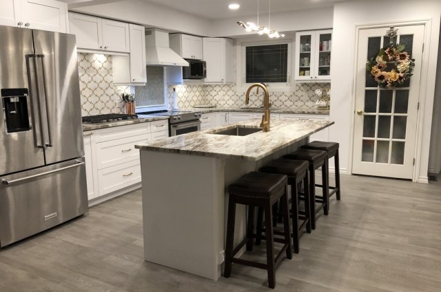 Pearl White Shaker Cabinets