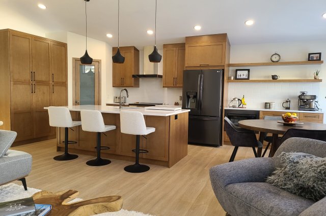 Full Custom (White Maple with Umbria Stain)